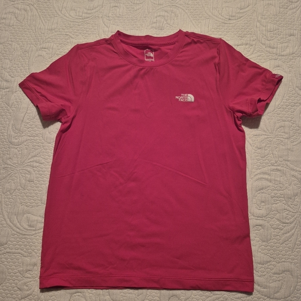 North Face boys or girls korean 130 or US 10 red short sleeve shirt VGUC
